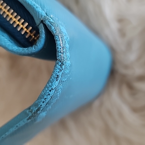 Prada zippy wallet, comes with the prada card - Picture 6 of 9